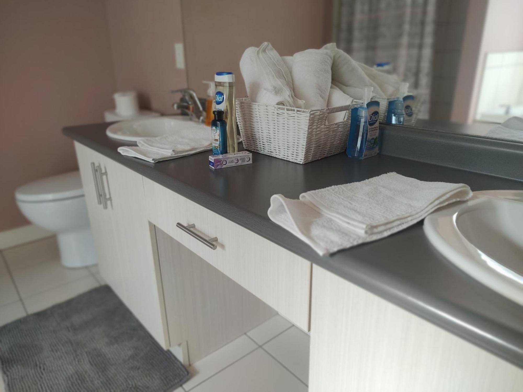 Executive Master With Soaker Tub - Very Close To The Falls And Marineland Homestay Niagara Falls
